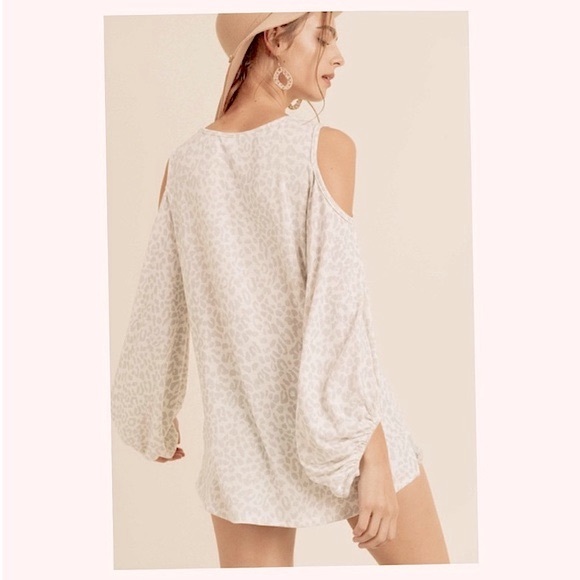 KsnoFadLookS Tops - #23 Hi-Low Leopard Leopard Balloon Sleeved Cold Shoulder Long Sleeve Top